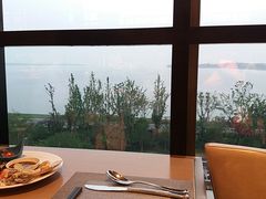 靠窗位-新食谱全日制餐厅·苏州苏州湾艾美酒店