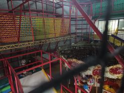 -趣玩空间蹦床乐园(临平旗舰店)