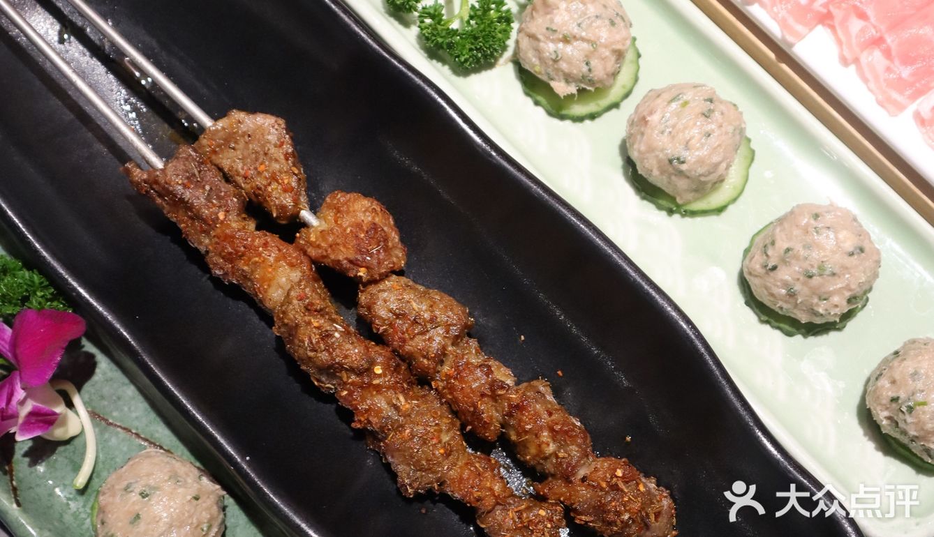 天呐！整盘下肉的铜锅涮是最过瘾的