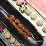 天呐！整盘下肉的铜锅涮是最过瘾的