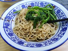 -渝之汇牛肉豌杂面