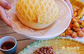 Curry Beef Pineapple Bun