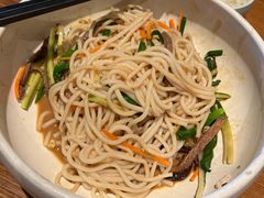 鸡丝凉米线-云海肴·汽锅鸡·云南代表菜(天山百盛优客店)