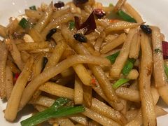 金牌土豆丝-吃饭皇帝大土家民族菜(正大广场店)