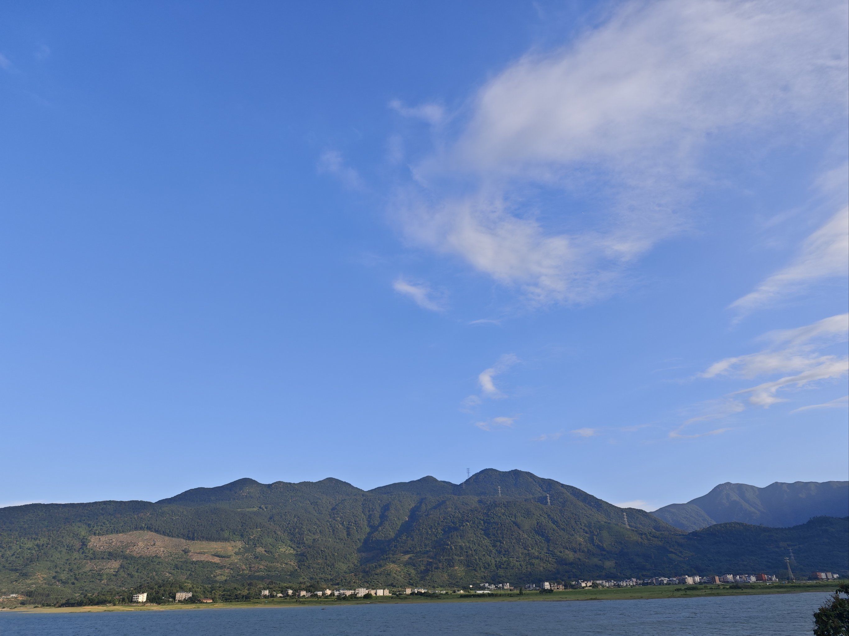 湖光山色如画