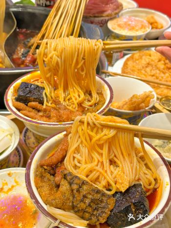 建设路不能错过的螺蛳粉锅底串串