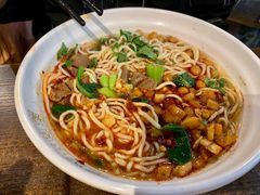 -爆炸头阿姨小四川正宗川味小吃(无任何分店)