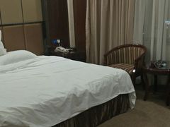 -华海酒店(茂名高铁站店)