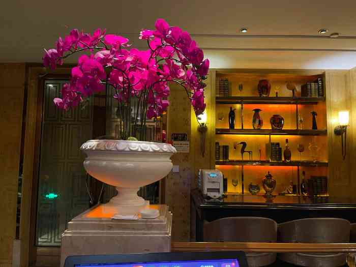 朗庭缤纷年代(中银惠龙大厦店)