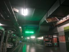 -苏宁广场-停车场