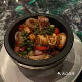 泳池边的晚餐