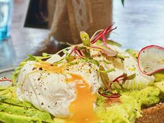 牛油果温泉蛋吐司-O'mills Sourdough Bakery&Bistro(永嘉路店)