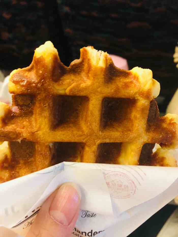 打分 肯德基的华夫饼太好吃了,外面包裹了一层糖浆