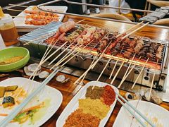 -哈尔滨小酒馆·鲜肉现穿自助烧烤(康新花园店)