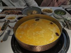 -洪氏嗨捞·广东猪肚鸡·椰子鸡火锅(西咸万象城店)