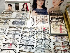-美式眼镜·授权蔡司.依视路.尼康.豪雅.明月(人民广场店)
