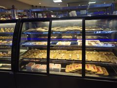 面包甜点陈列柜-乔哥铭洋海鲜自助(皇城恒隆广场店)