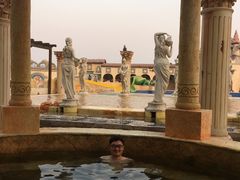 -泉城欧乐堡戏水湾艺术养生温泉