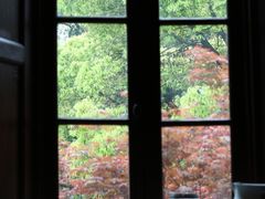 -Nathalie Djurberg与Hans Berg“牛皮纸包裹的月亮”-Prada荣宅当季展览
