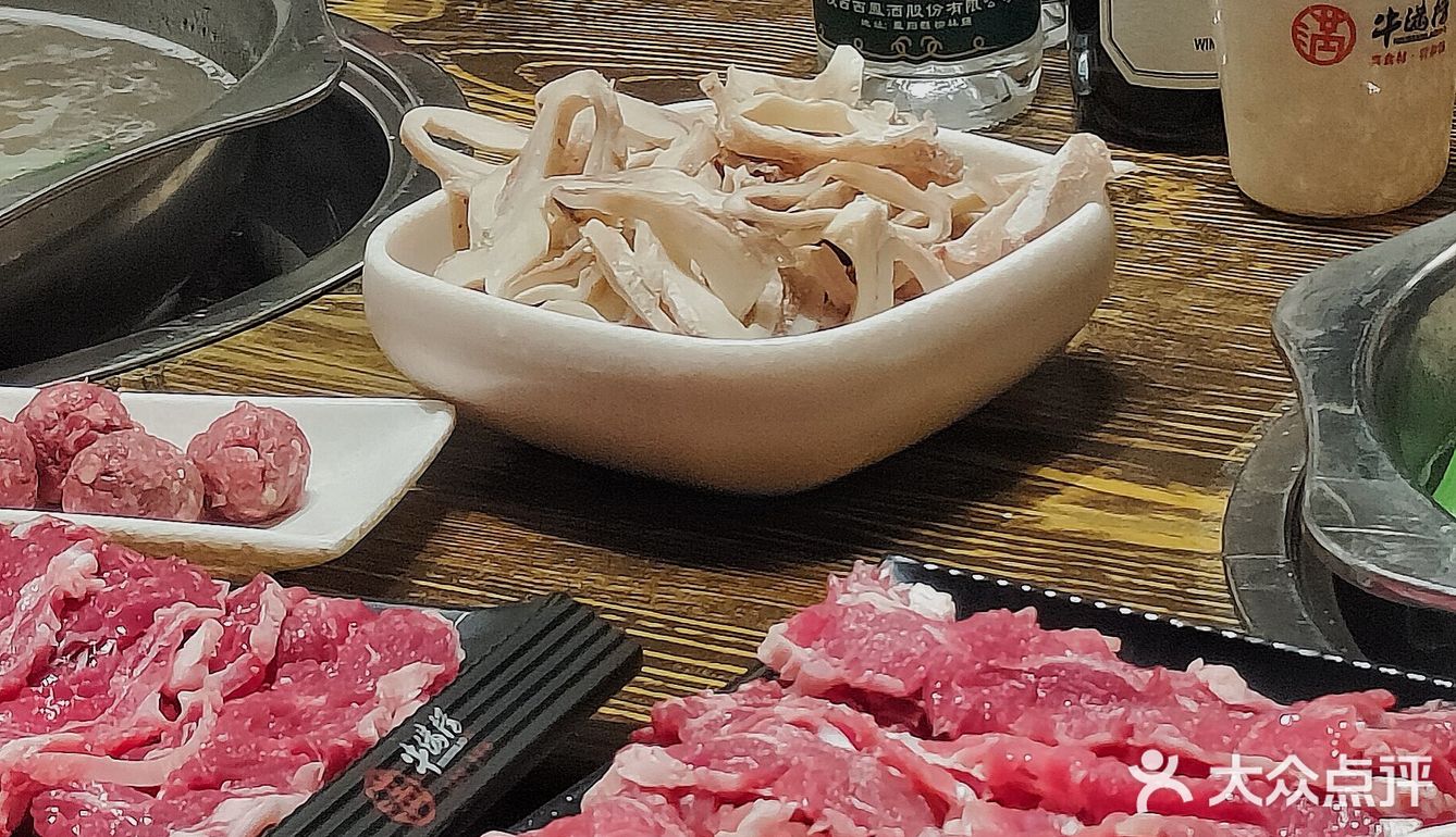 秘制调料吃很好吃。「胸口油」胸口油只需要涮几秒