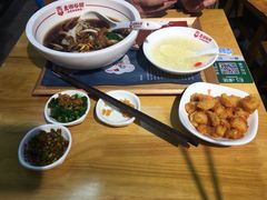 -呷佬·长沙手工米粉(金沙江路店)