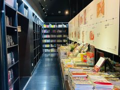 -钟书阁(松江泰晤士小镇店)