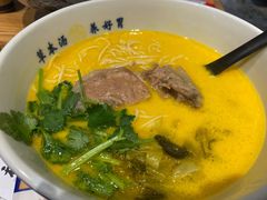 经典酸辣汤拆骨肉面-和府捞面(壹方天地店)