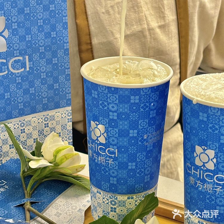 这谁还分的清这到底是奶茶还是艺术品呢！东方栀子