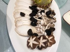 -海鲨湾海鲜会馆(百家湖1912店)