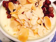 招牌双皮奶任意配-广信牛奶甜品世家(台东店)