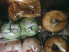 甜甜圈-顶东面包花园·生日蛋糕(世博店)