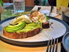 牛油果温泉蛋吐司-O'mills Sourdough Bakery&Bistro(永嘉路店)