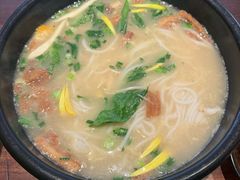 -银米·云南传统过桥米线(双廊黑金冠店)