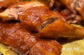 Black Gold Soup-Injected Chicken with松簬 Crust
