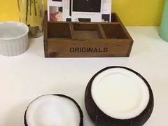 -志龙皇冠吃货椰子铺