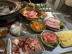 -围炉肉舍•炭烤活鳗•丹东海鲜烤肉(步行街店)