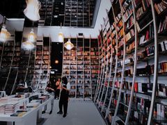 -钟书阁(松江泰晤士小镇店)