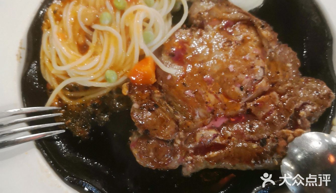 配菜可以二选一,要么意面,要么土豆泥,要么鸡蛋
