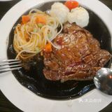 配菜可以二选一,要么意面,要么土豆泥,要么鸡蛋
