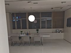 -卡罗酒店(东门晒布地铁站店)