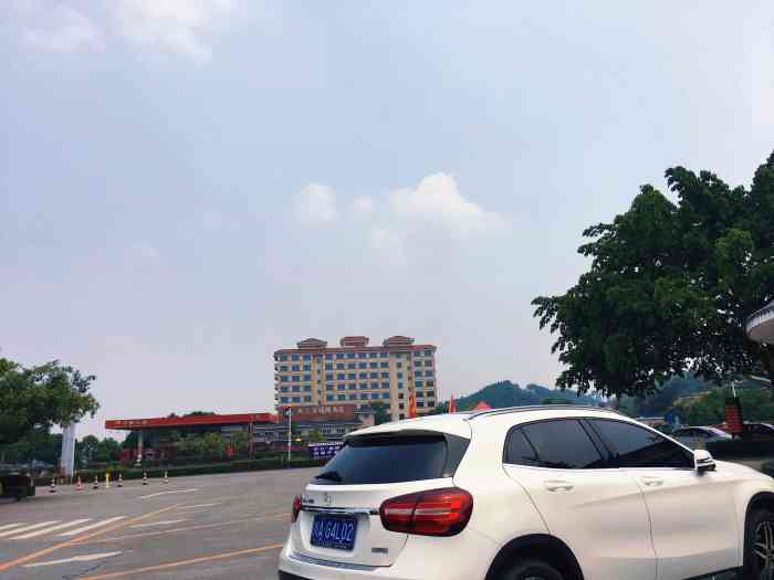 夹江天福服务区停车场-"成乐高速上的夹江服务区,是aaaa国家景.