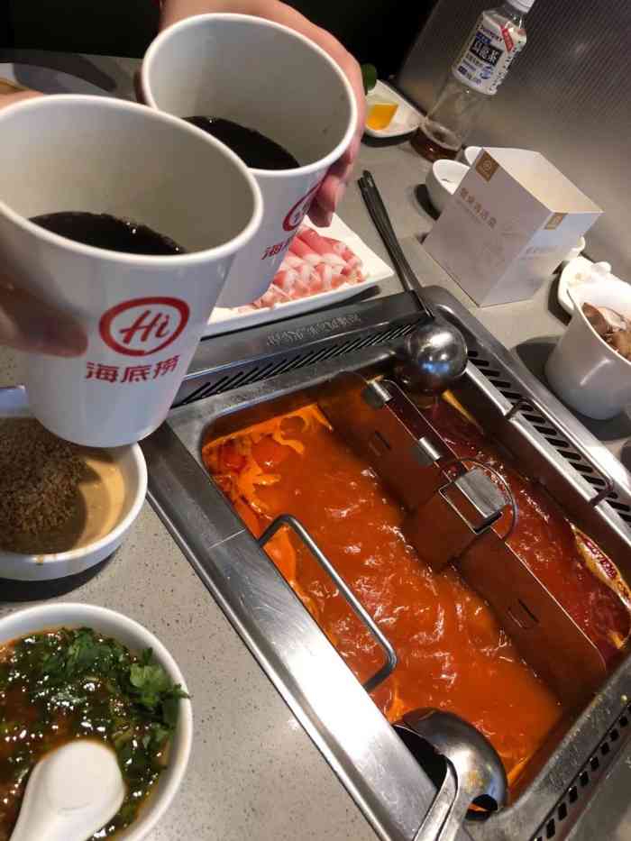 海底捞火锅(城西银泰店)-"「招牌虾滑」「番茄锅底」「捞派滑牛肉」