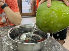 力哥椰子水锅底-力哥地道海南菜·联谊文昌鸡老店