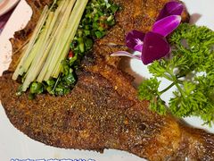 -香巴拉云南餐厅(华莱坞店)