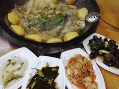 小鸡炖蘑菇-山妹子铁锅炖