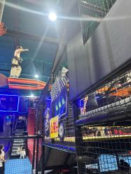 -飞吧潮玩运动蹦床游乐场