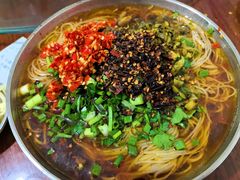 红烧牛肉粉-胡记牛杂粉