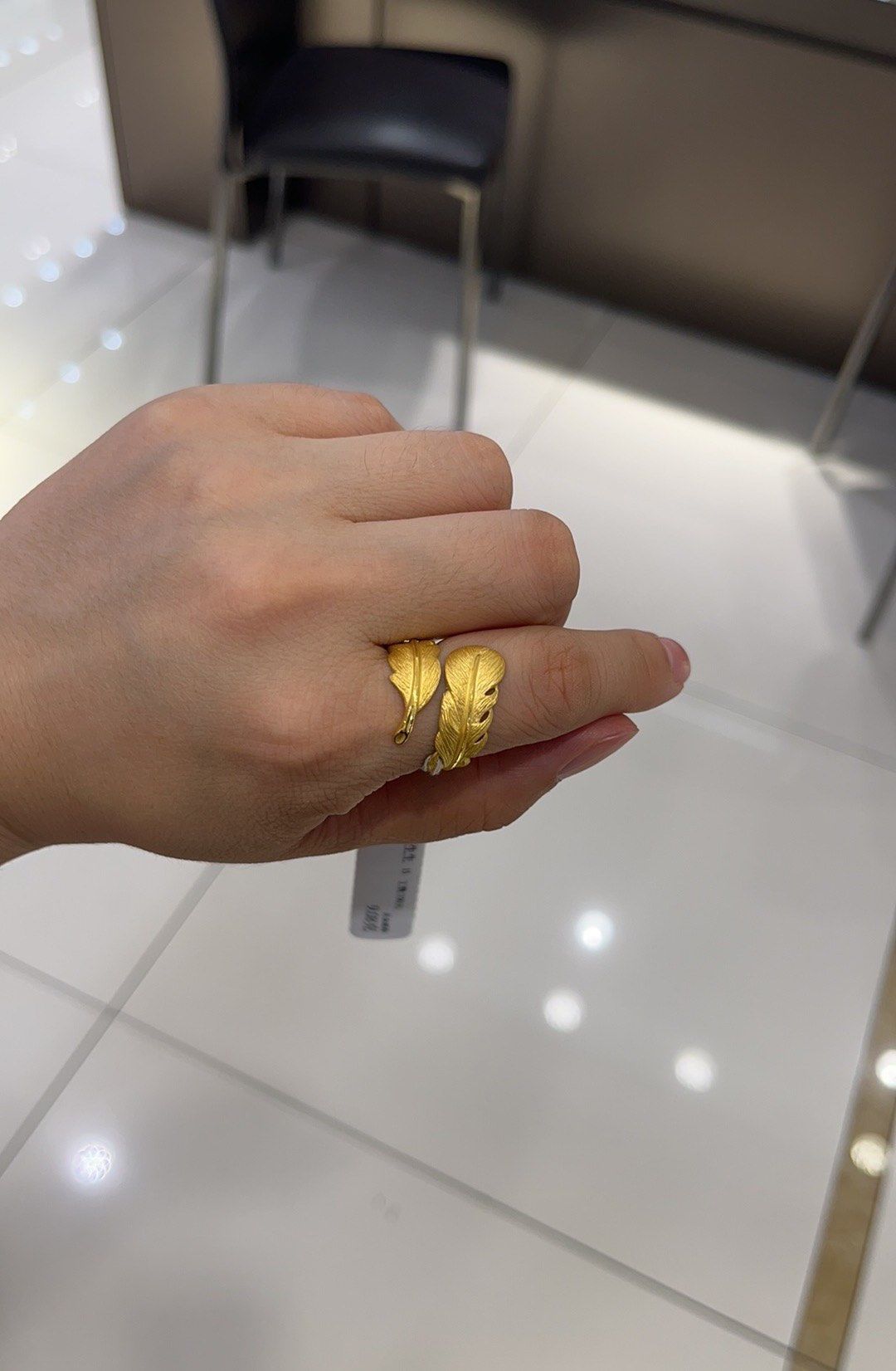 周生生爱情密语黄金羽毛戒指