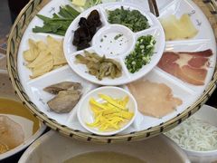 -花馬肆.云南过桥米线(汉神购物广场现场熬汤店)