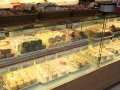 面包甜点陈列柜-稻香村(鼓楼西街店)